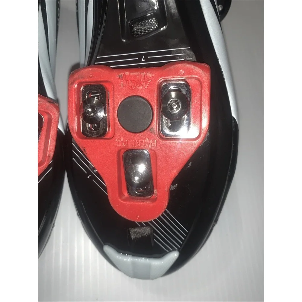 Peloton Cycling Bike Shoes Unisex EU 41 US MEN/8 WOMEN/10‎ Black White W/ Cleats
